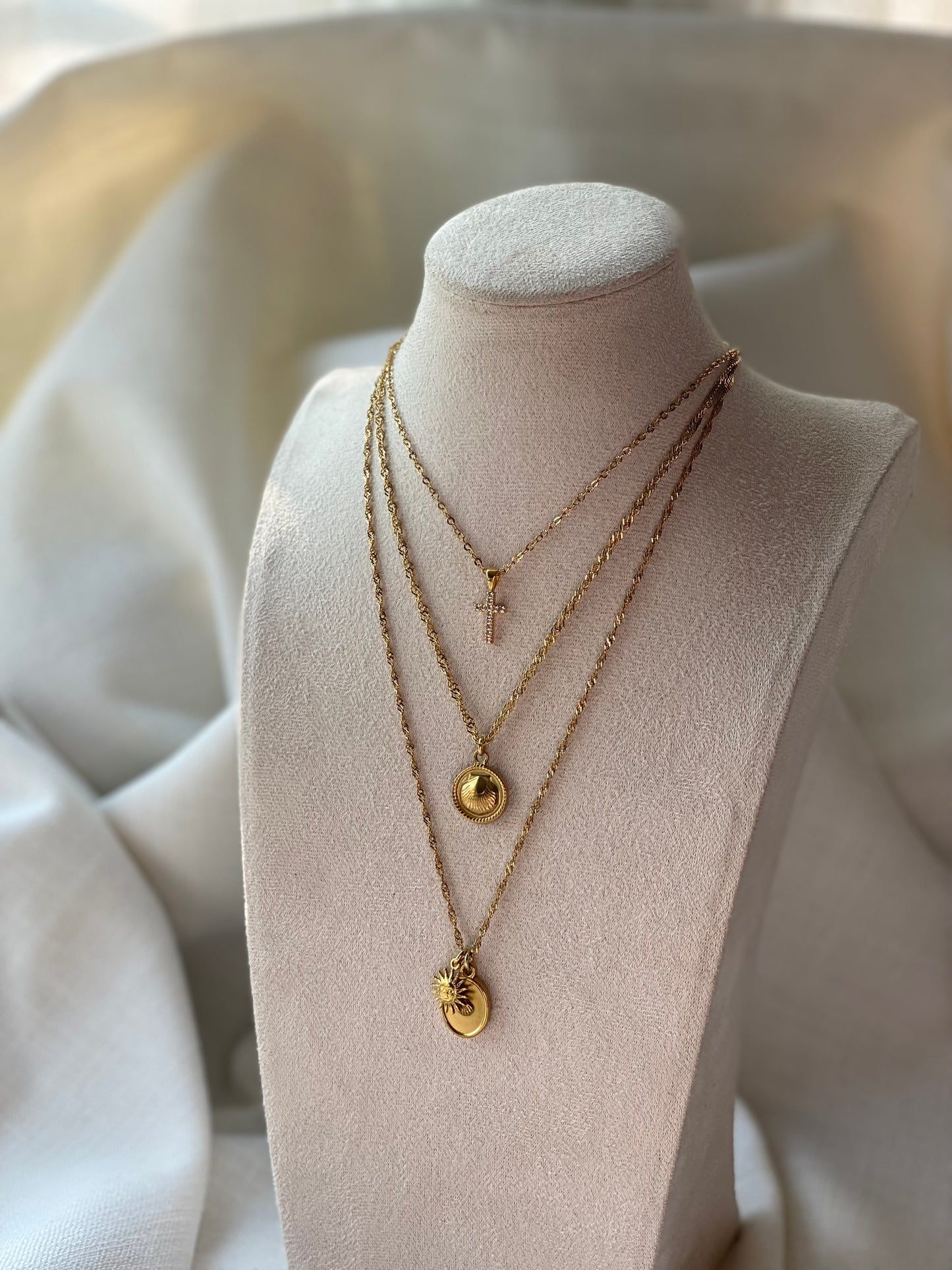 Conchiglie Croce Necklaces